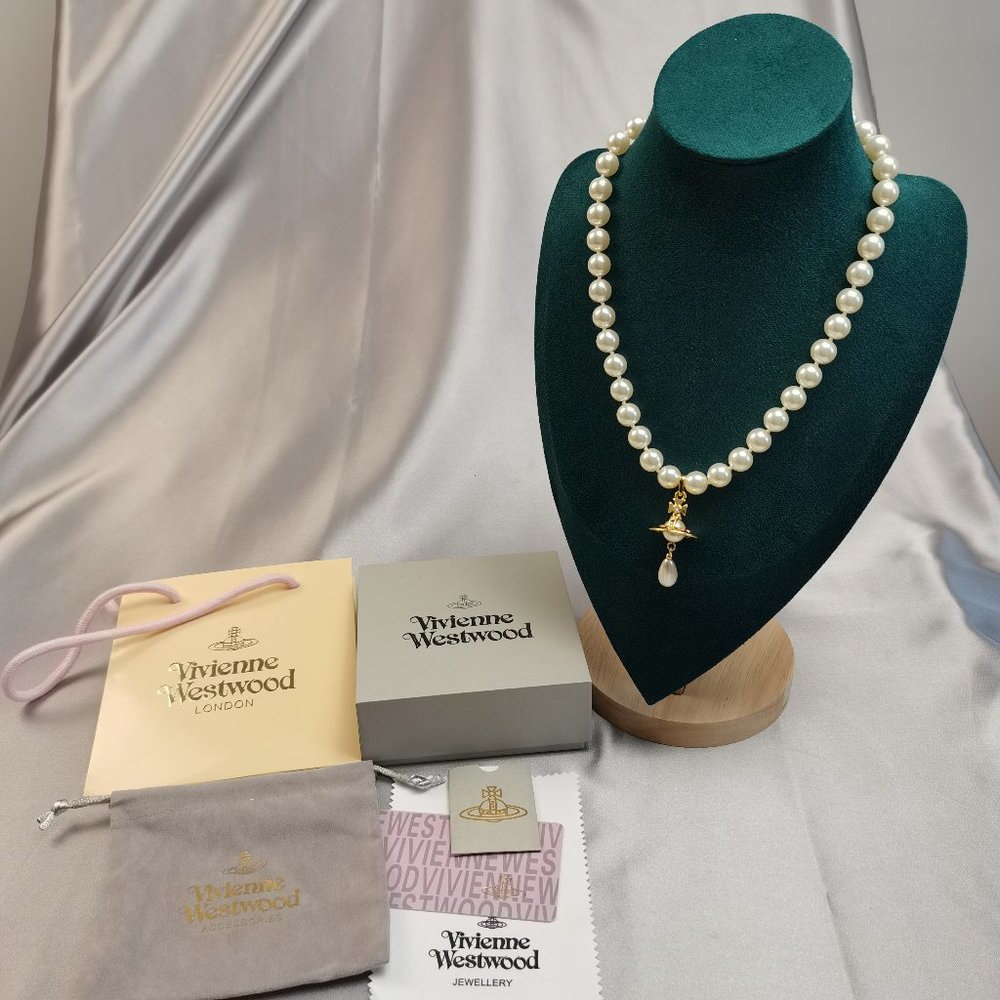 Brand new Vivienne Westwood  Pearl necklace in gold
